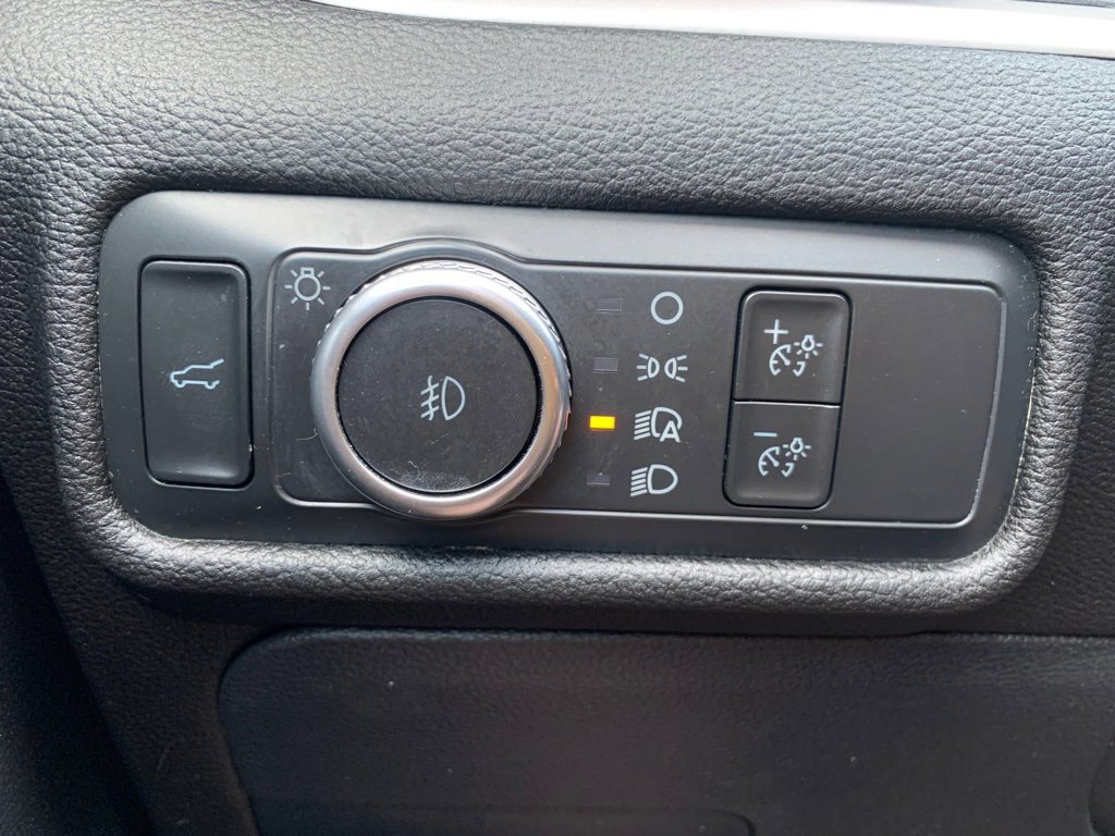 Certified 2022 Ford Explorer XLT w/ Equipment Group 202A image 11