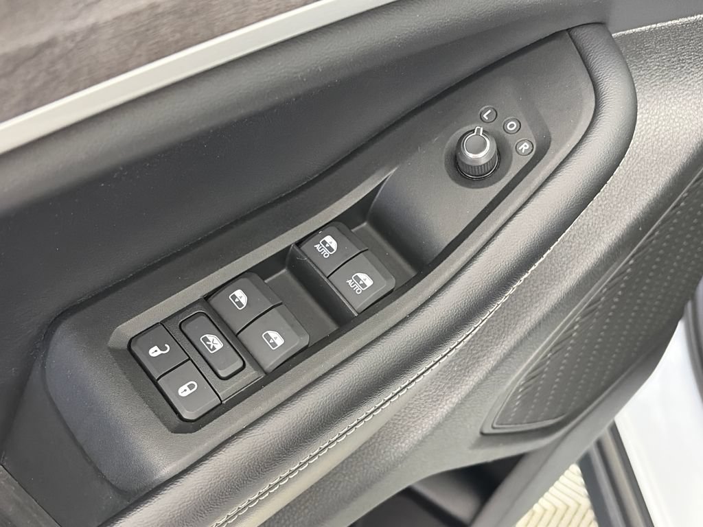 Used 2024 Jeep Grand Cherokee Limited AWD/4WD image 25