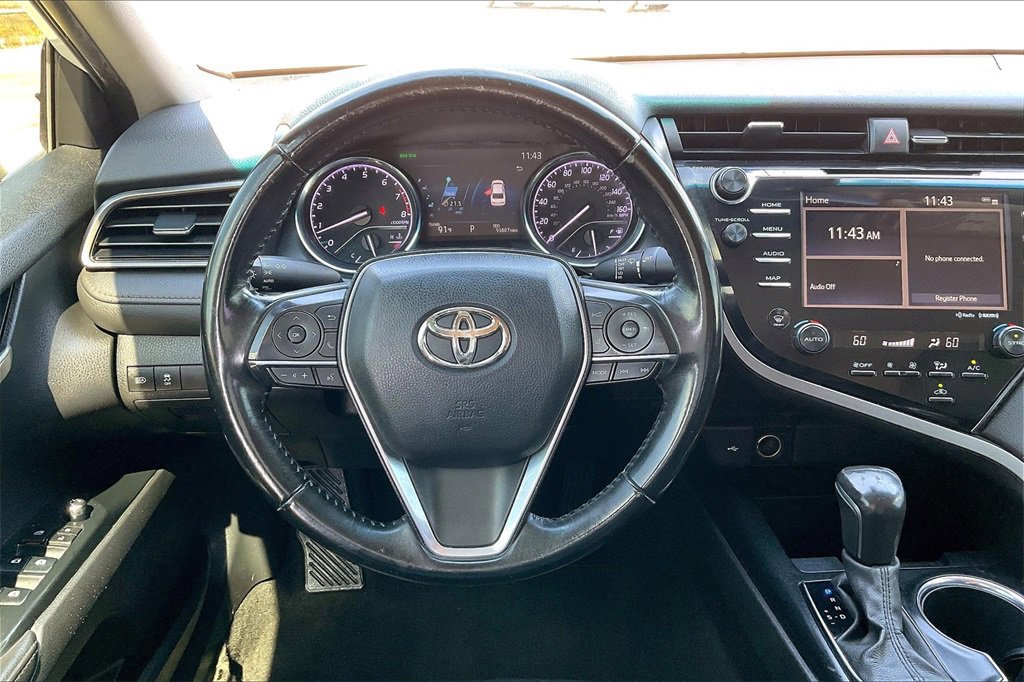 Used 2020 Toyota Camry XLE image 8