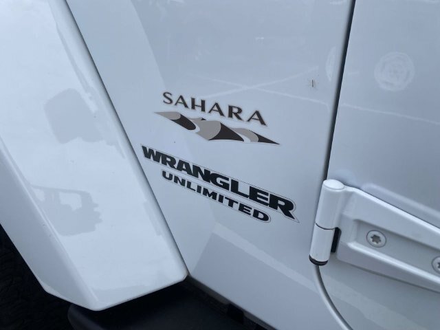 Used 2017 Jeep Wrangler Unlimited Sahara w/ Max Tow Package AWD/4WD image 11