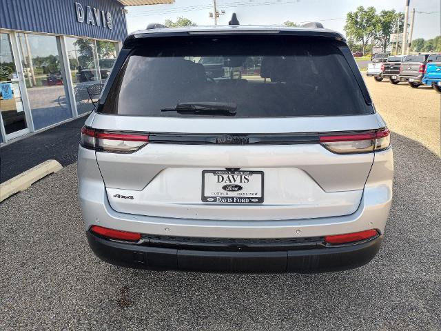 Used 2023 Jeep Grand Cherokee Altitude AWD/4WD image 3