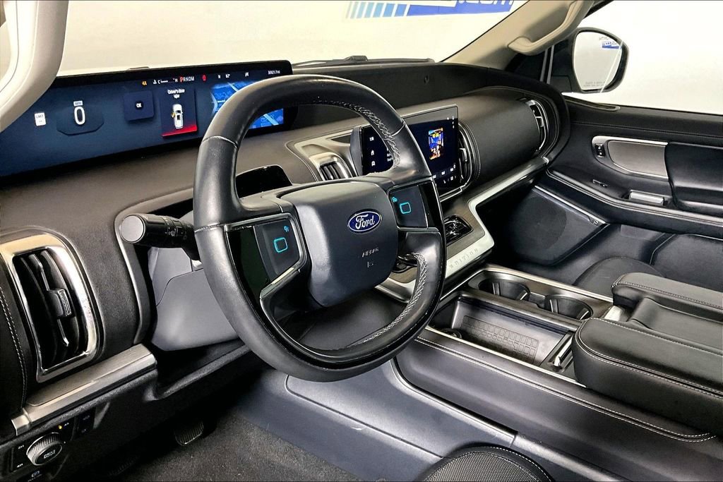 Certified 2025 Ford Expedition Platinum AWD/4WD image 10
