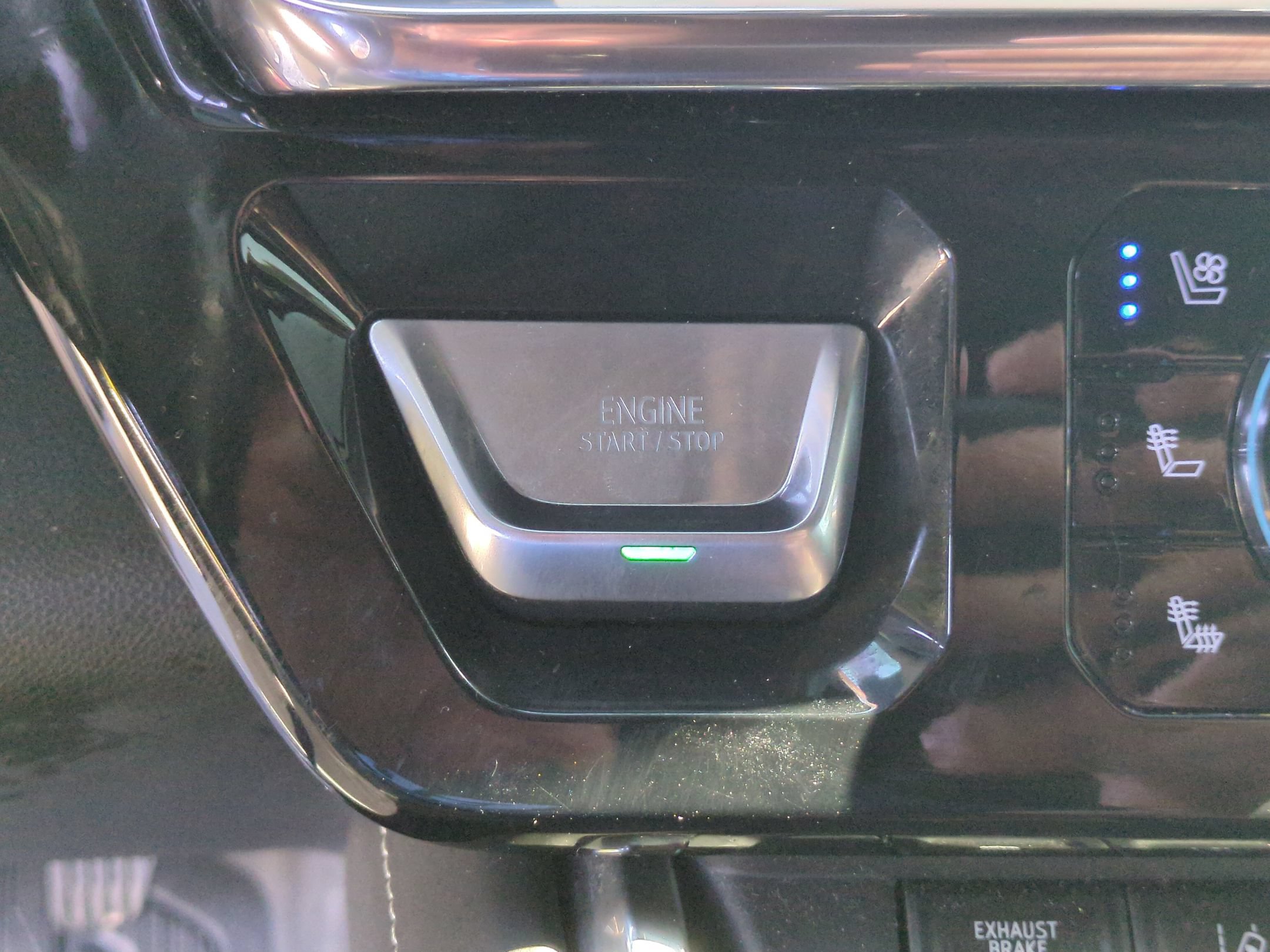 Used 2024 GMC Sierra 2500 Denali Ultimate AWD/4WD image 25