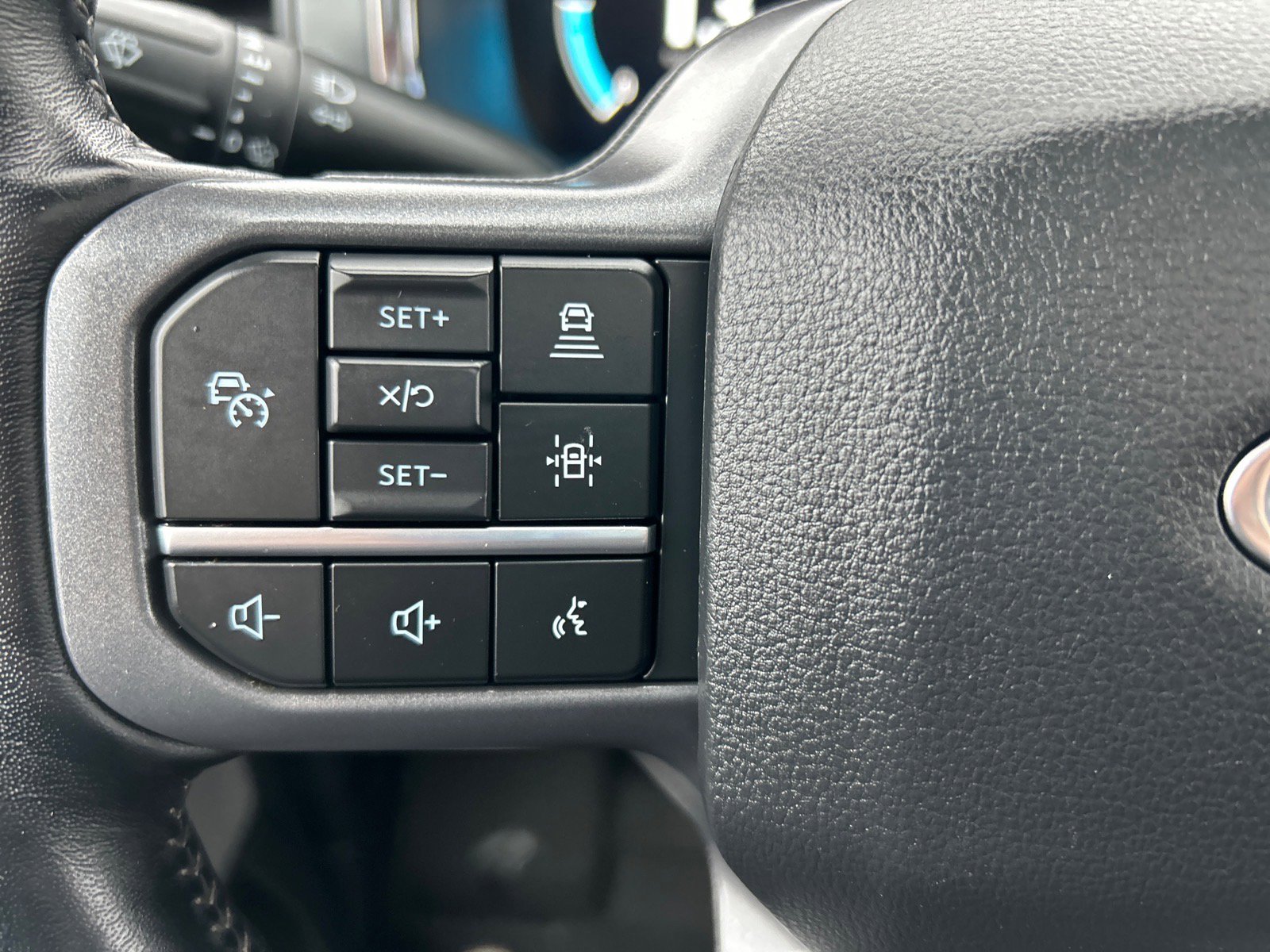 Certified 2023 Ford F150 Lariat w/ Equipment Group 502A High image 23