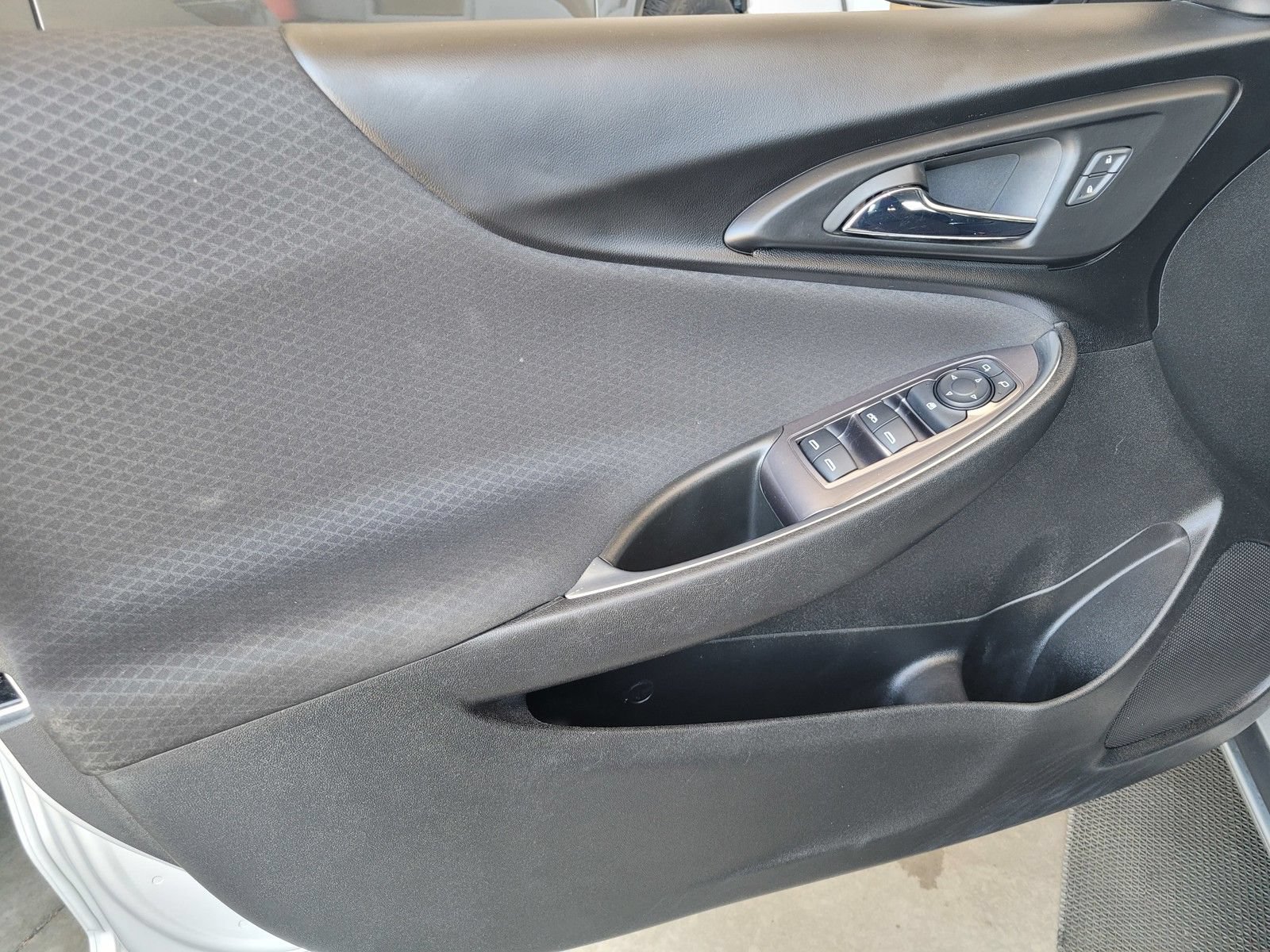 Used 2018 Chevrolet Malibu LT FWD image 16