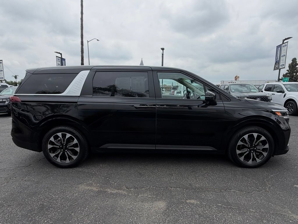 Used 2024 Kia Carnival EX FWD image 11