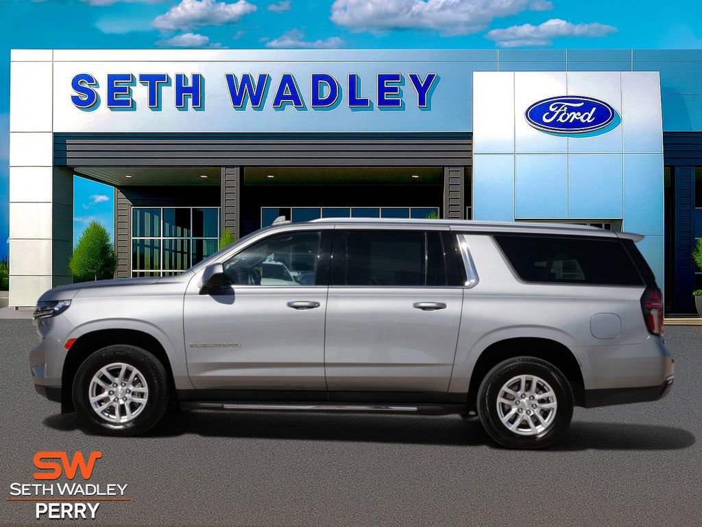 Used 2024 Chevrolet Suburban LT image 2