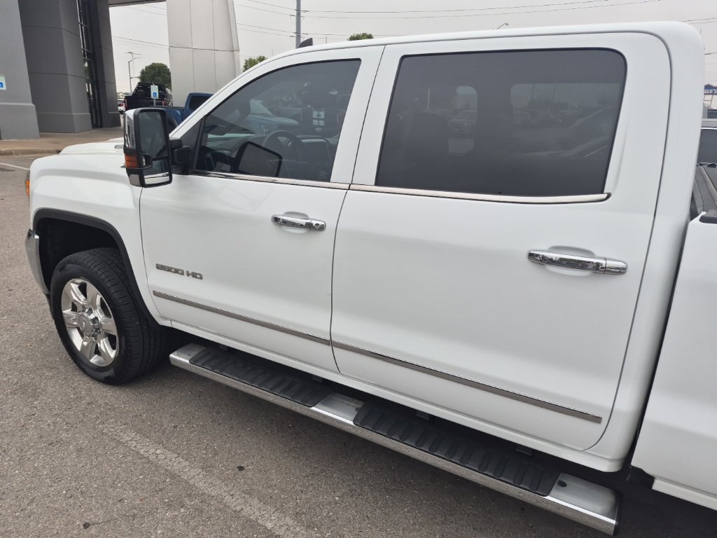 Used 2019 GMC Sierra 2500 SLT w/ Duramax Plus Package AWD/4WD image 14