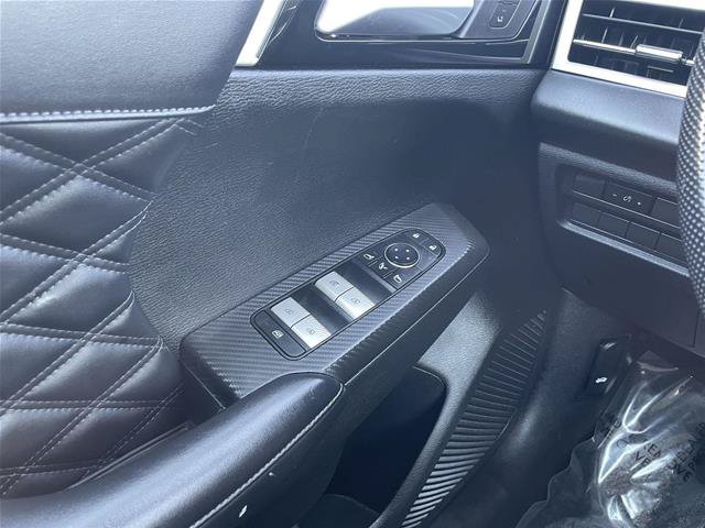 Used 2023 Mitsubishi Outlander SEL FWD image 32