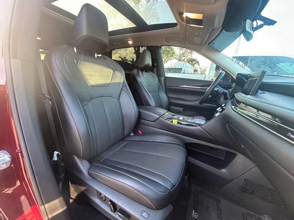 Used 2023 INFINITI QX60 Sensory w/ Cargo Package image 28