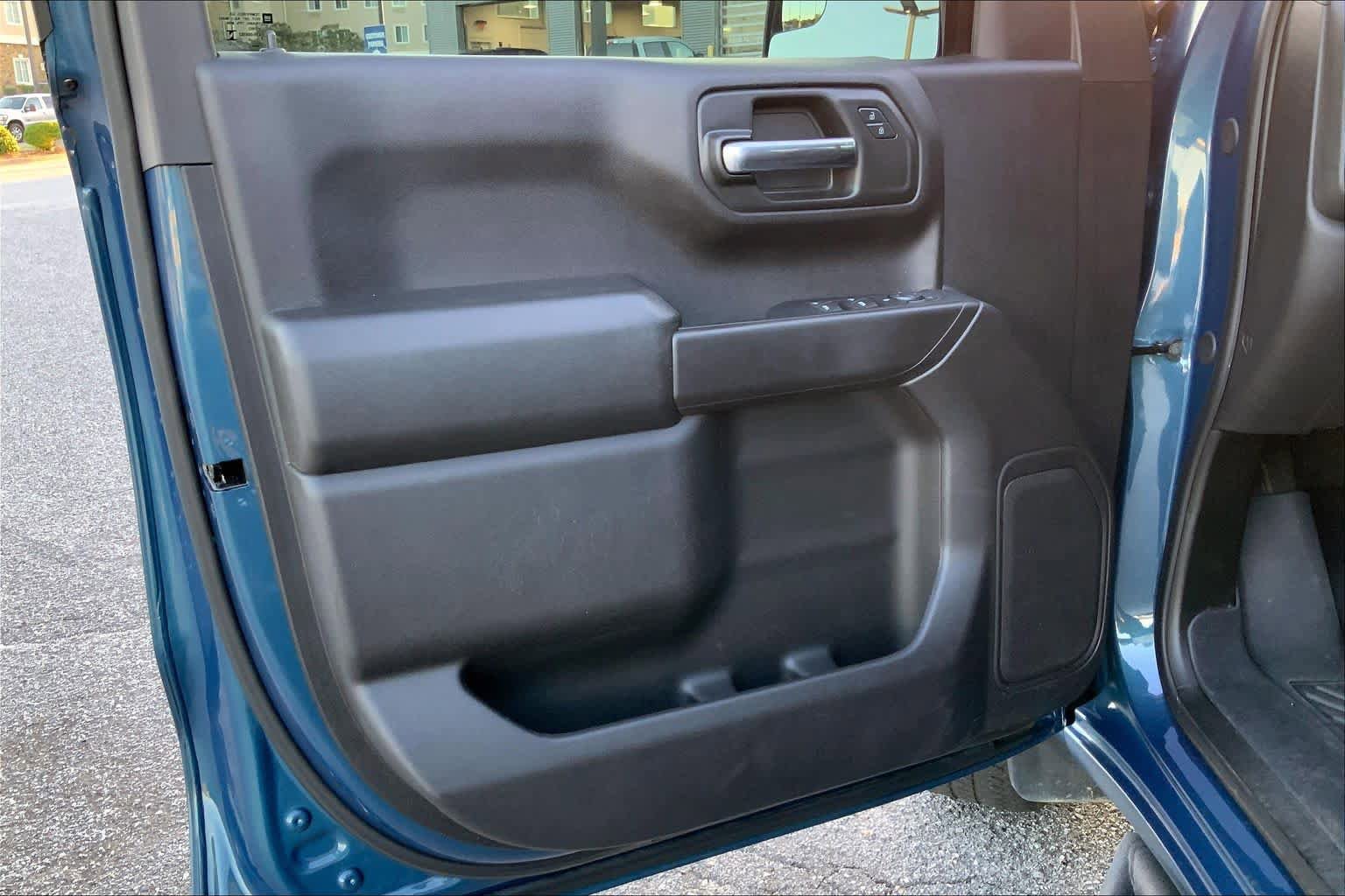 Used 2024 Chevrolet Silverado 1500 Custom Trail Boss w/ Dark Appearance Package AWD/4WD image 20