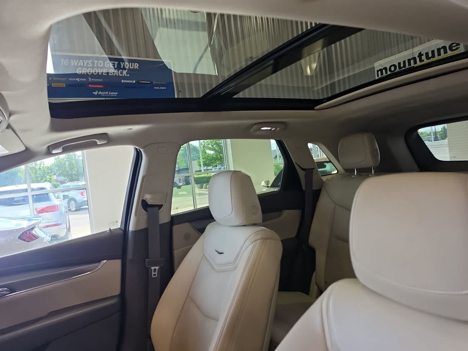 Used 2017 Cadillac XT5 Premium Luxury w/ Driver Assist Package AWD/4WD image 15