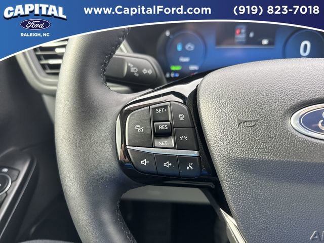 Certified 2025 Ford Escape Platinum w/ Premium Technology Package image 18