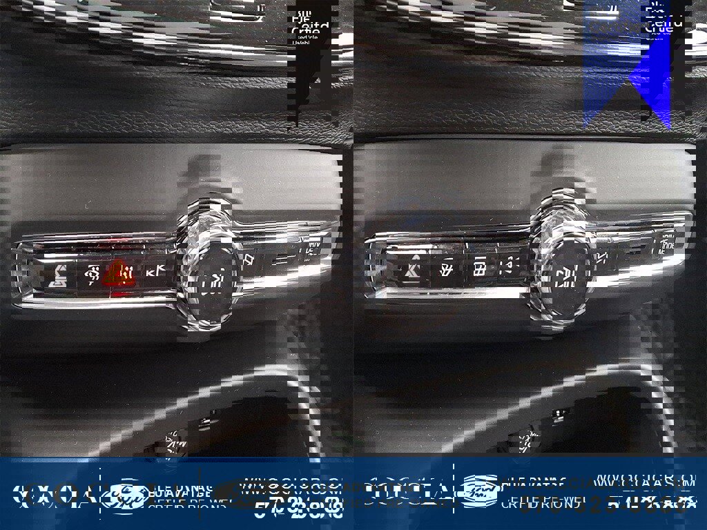 Used 2020 Volvo XC40 T5 Momentum w/ Protection Package Premier image 16