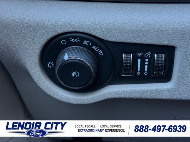 Used 2024 Chrysler Pacifica Touring-L FWD image 29