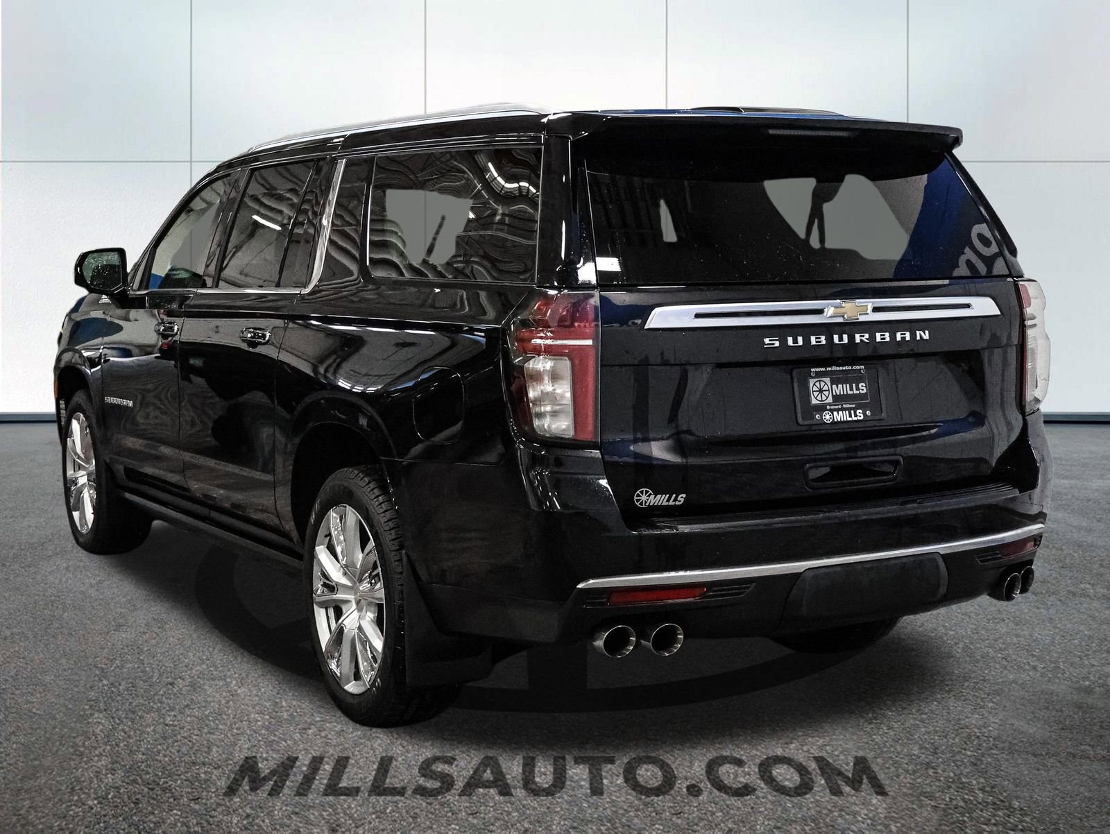 Used 2022 Chevrolet Suburban High Country AWD/4WD image 5