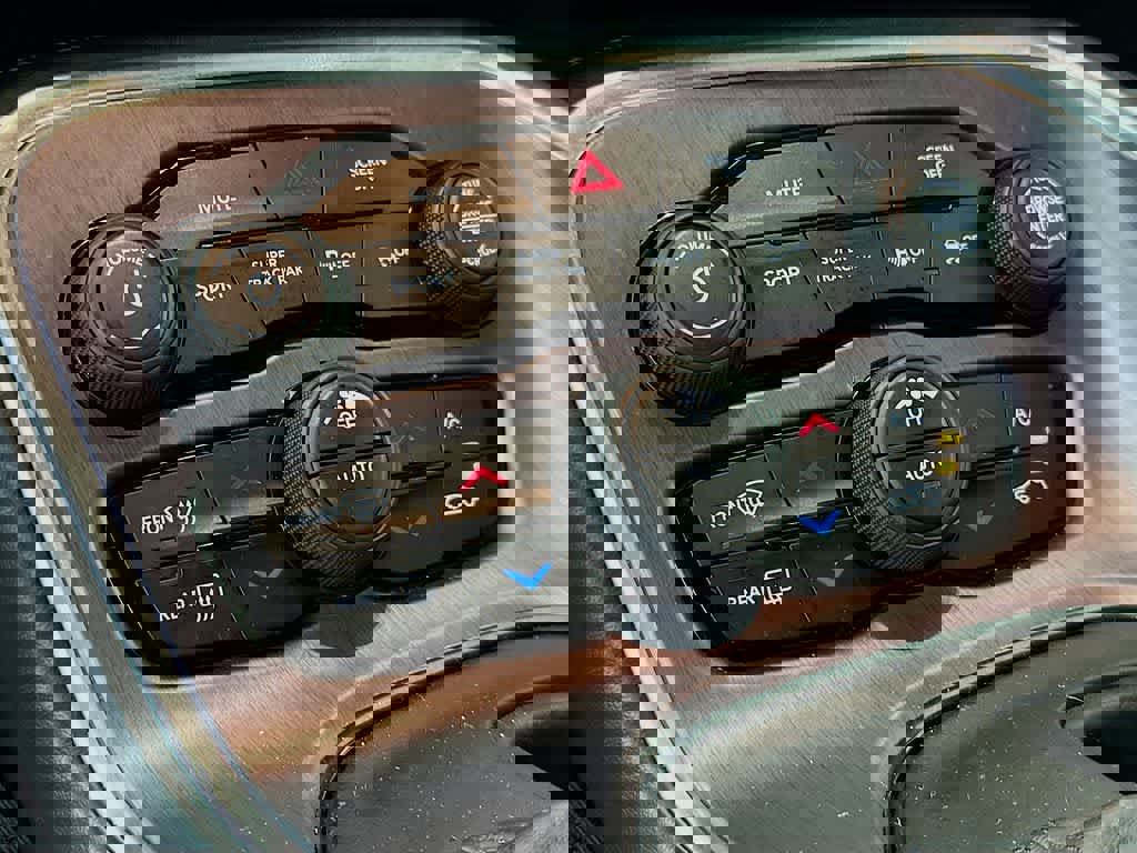 Used 2018 Dodge Challenger GT w/ Driver Convenience Group image 19