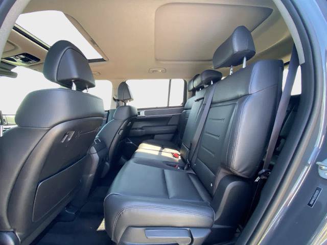 Used 2025 Hyundai Santa Fe Limited FWD image 14