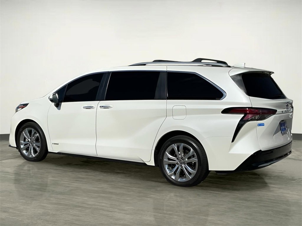 Used 2021 Toyota Sienna Platinum image 4