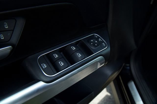 Used 2021 Mercedes-Benz GLB 250 4MATIC w/ Premium Package image 16