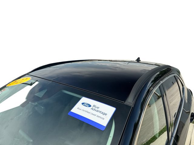 Certified 2022 Ford Escape Titanium AWD/4WD image 17