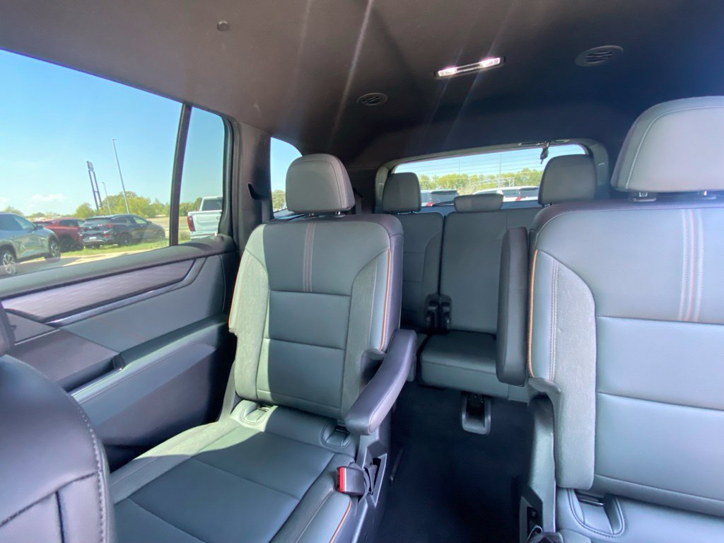 Used 2025 GMC Acadia AT4 AWD/4WD image 28