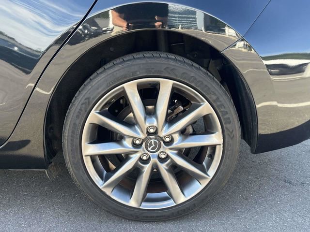 Used 2018 MAZDA MAZDA3 Touring FWD image 11