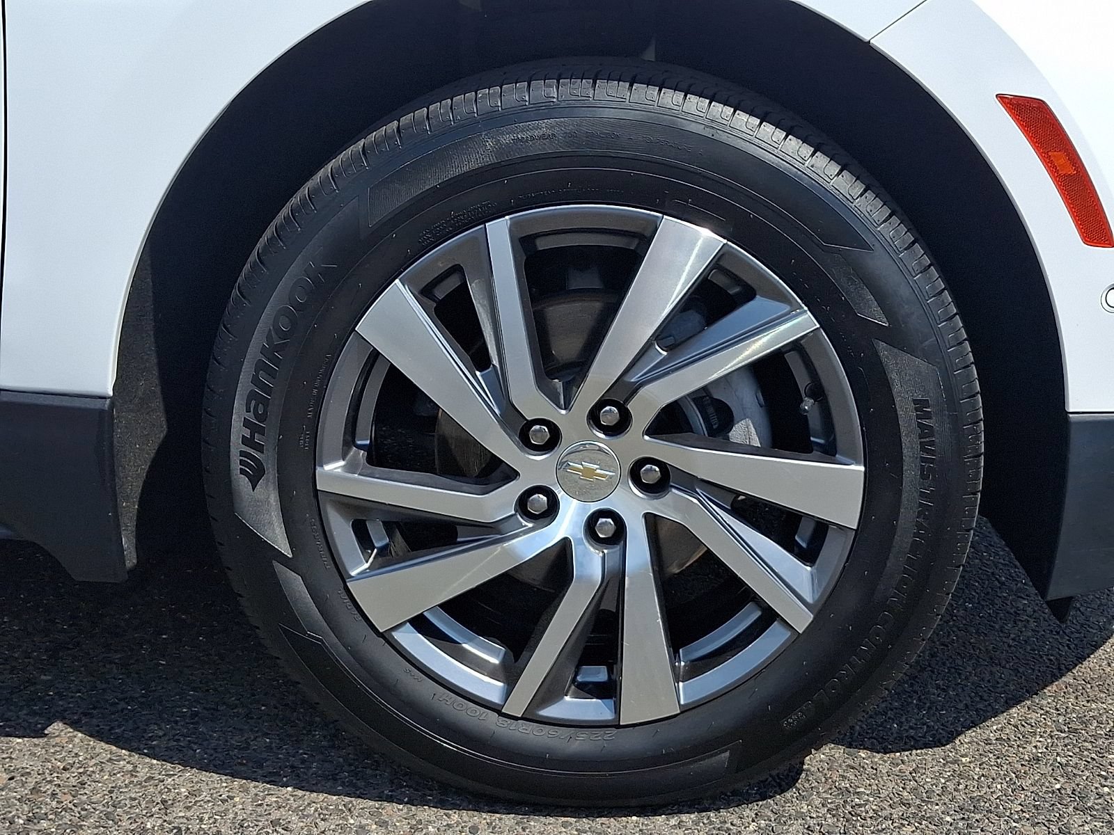 Used 2022 Chevrolet Equinox Premier AWD/4WD image 9