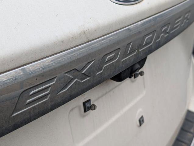 Certified 2022 Ford Explorer Limited w/ Equipment Group 301A image 9