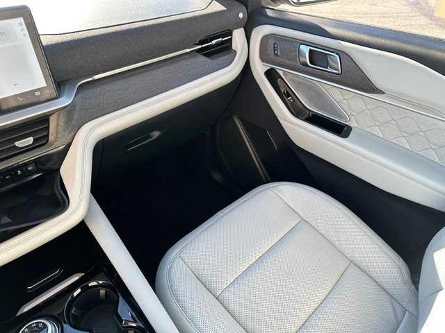 Certified 2025 Ford Explorer Platinum w/ LUX Leather Package image 28