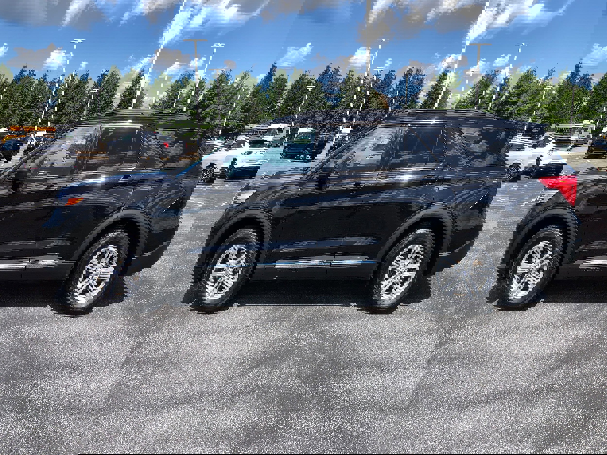 Certified 2023 Ford Explorer XLT w/ Equipment Group 202A image 6