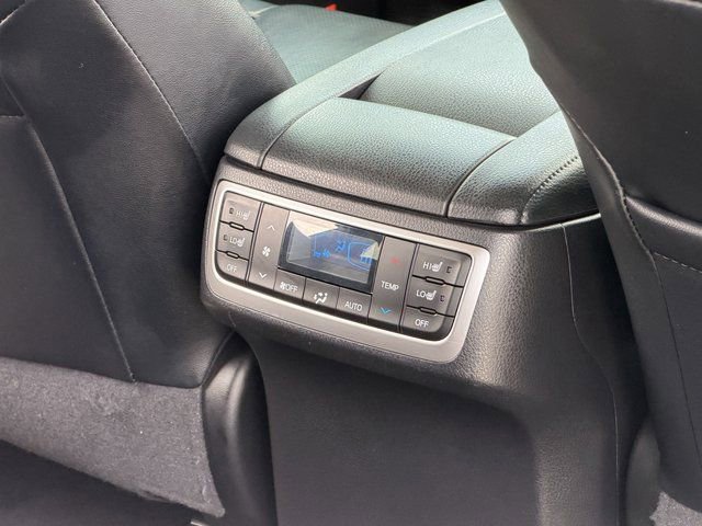 Used 2019 Toyota Highlander Limited Platinum AWD/4WD image 38