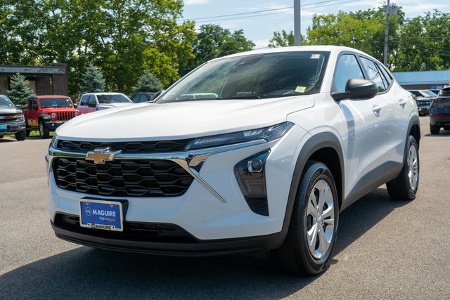 Used 2024 Chevrolet Trax LS FWD image 2