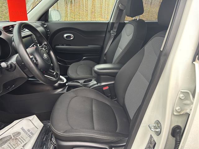Used 2018 Kia Soul + image 11