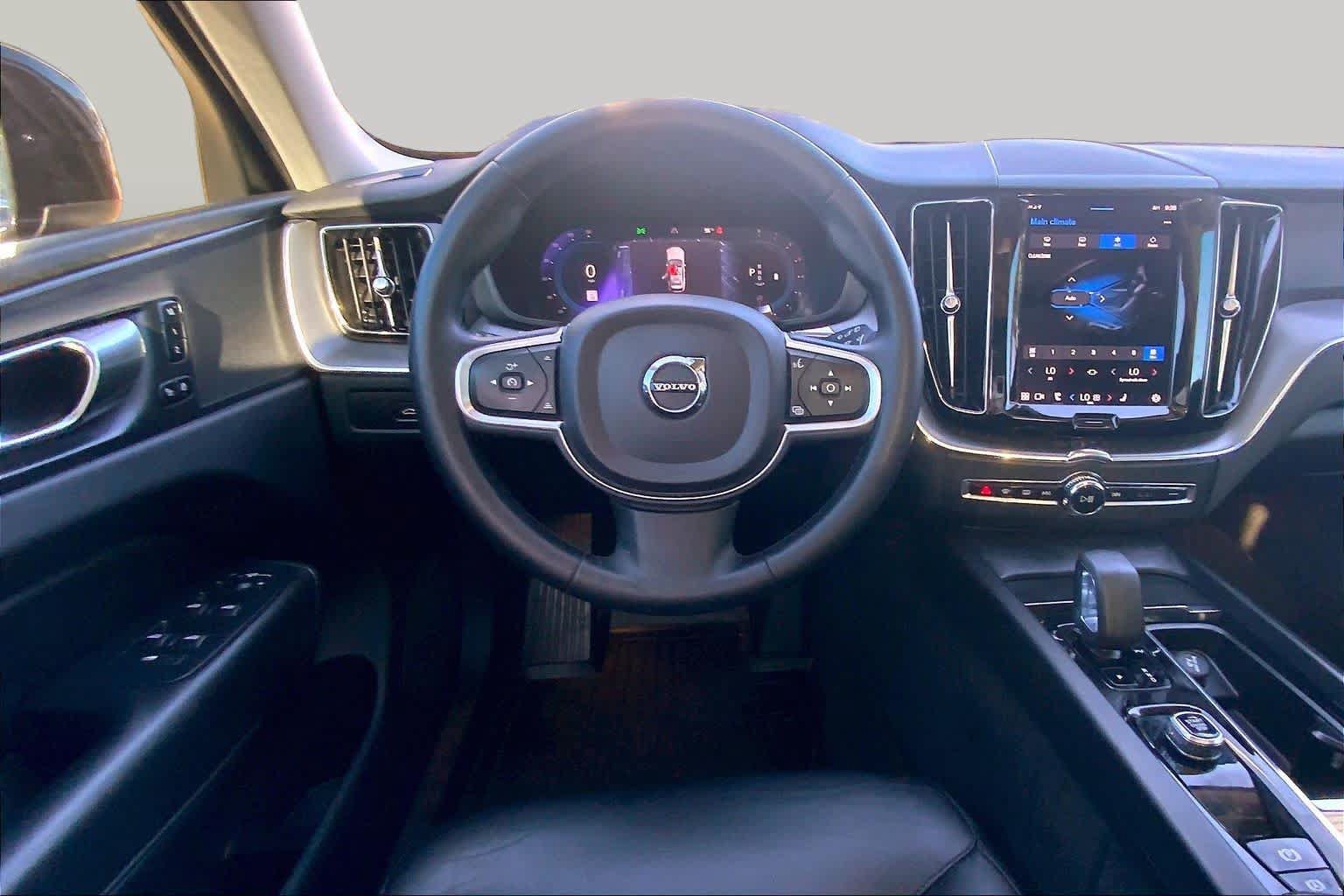 Used 2023 Volvo XC60 B5 Core w/ Climate Package FWD image 6