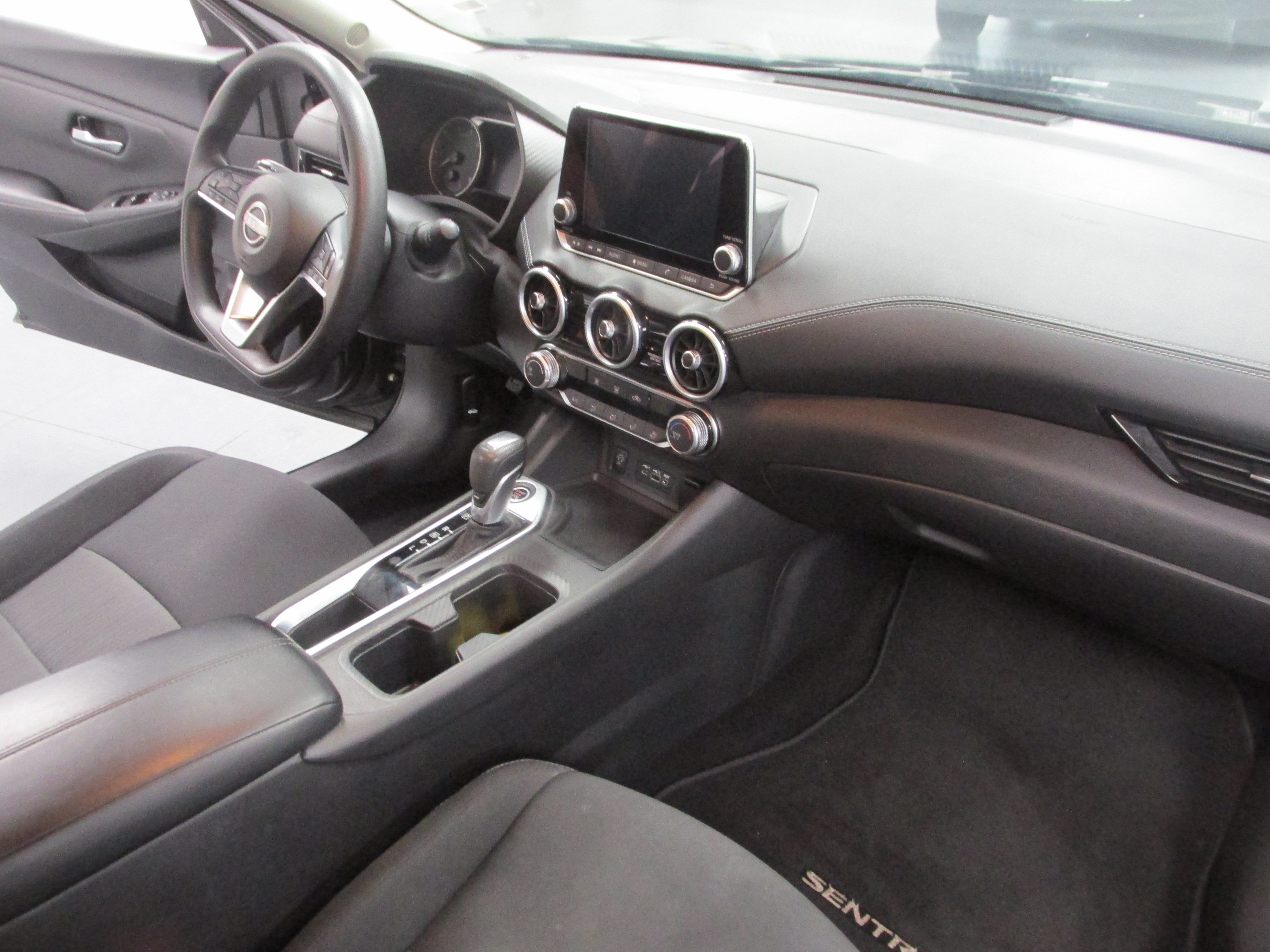 Used 2024 Nissan Sentra SV FWD image 24