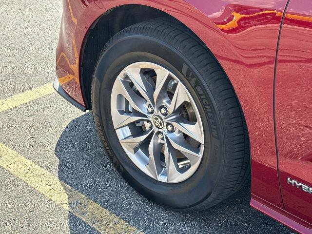 Used 2021 Toyota Sienna XLE AWD/4WD image 16