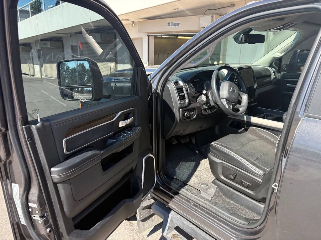Used 2024 RAM 3500 Laramie w/ Towing Technology Group AWD/4WD image 17