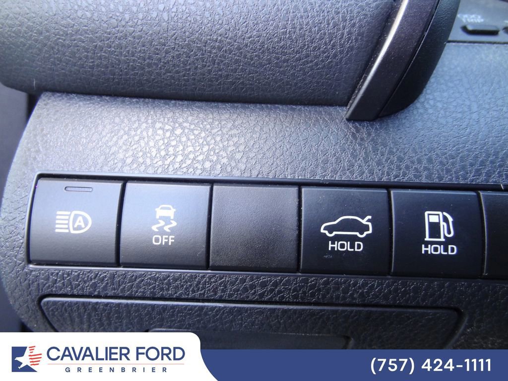 Used 2019 Toyota Camry SE FWD image 14