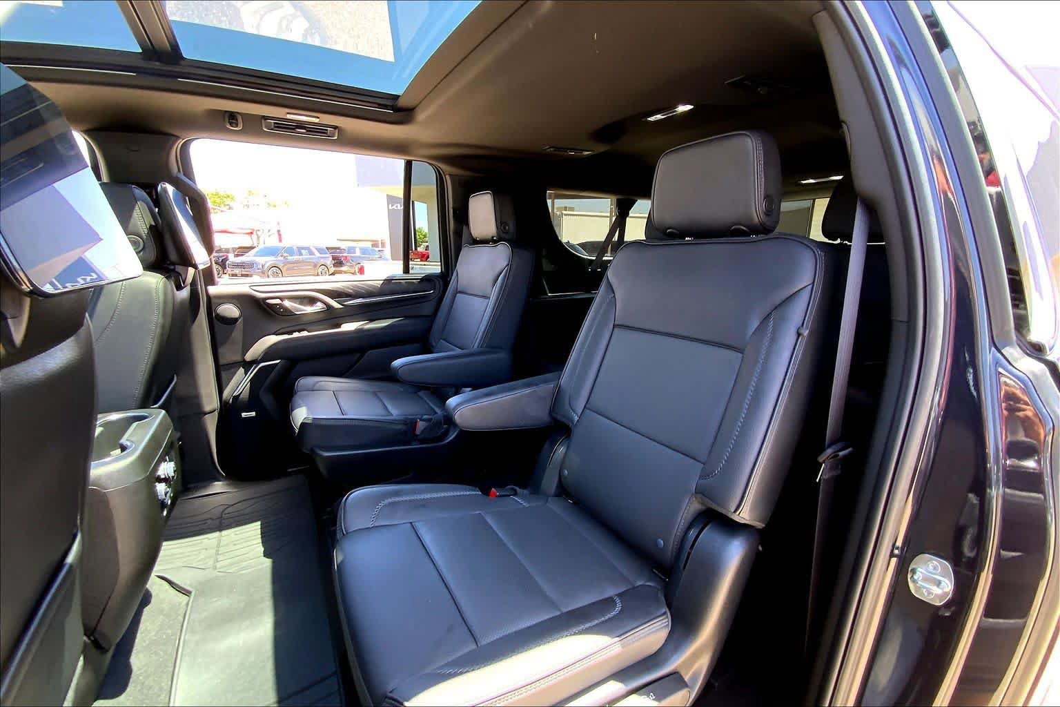 Used 2024 GMC Yukon XL Denali w/ Denali Reserve Package AWD/4WD image 21