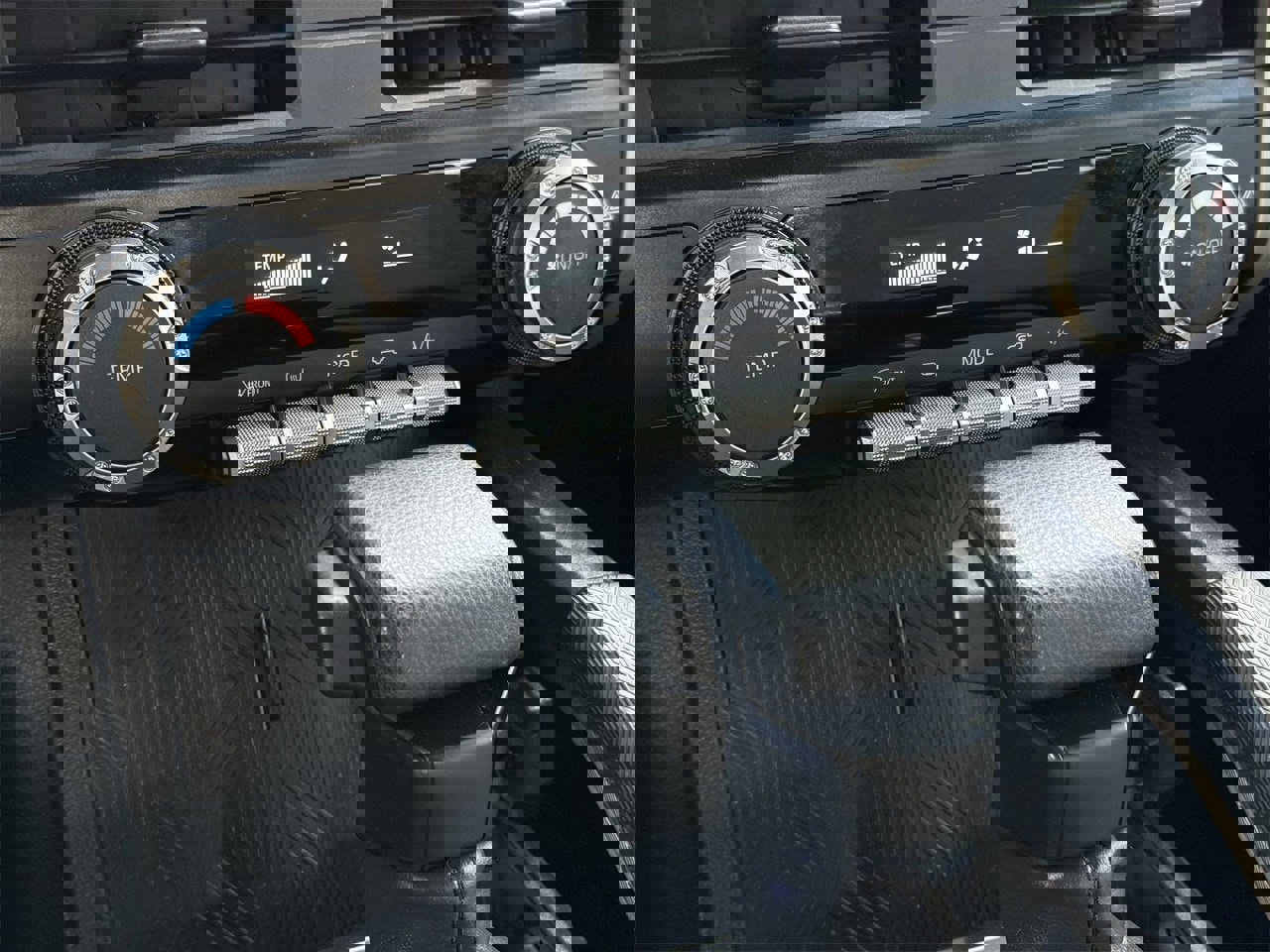 Used 2024 Toyota Tacoma SR5 image 19