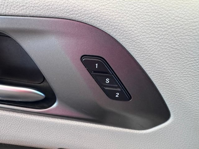 Used 2024 Chrysler Pacifica Touring-L FWD image 10