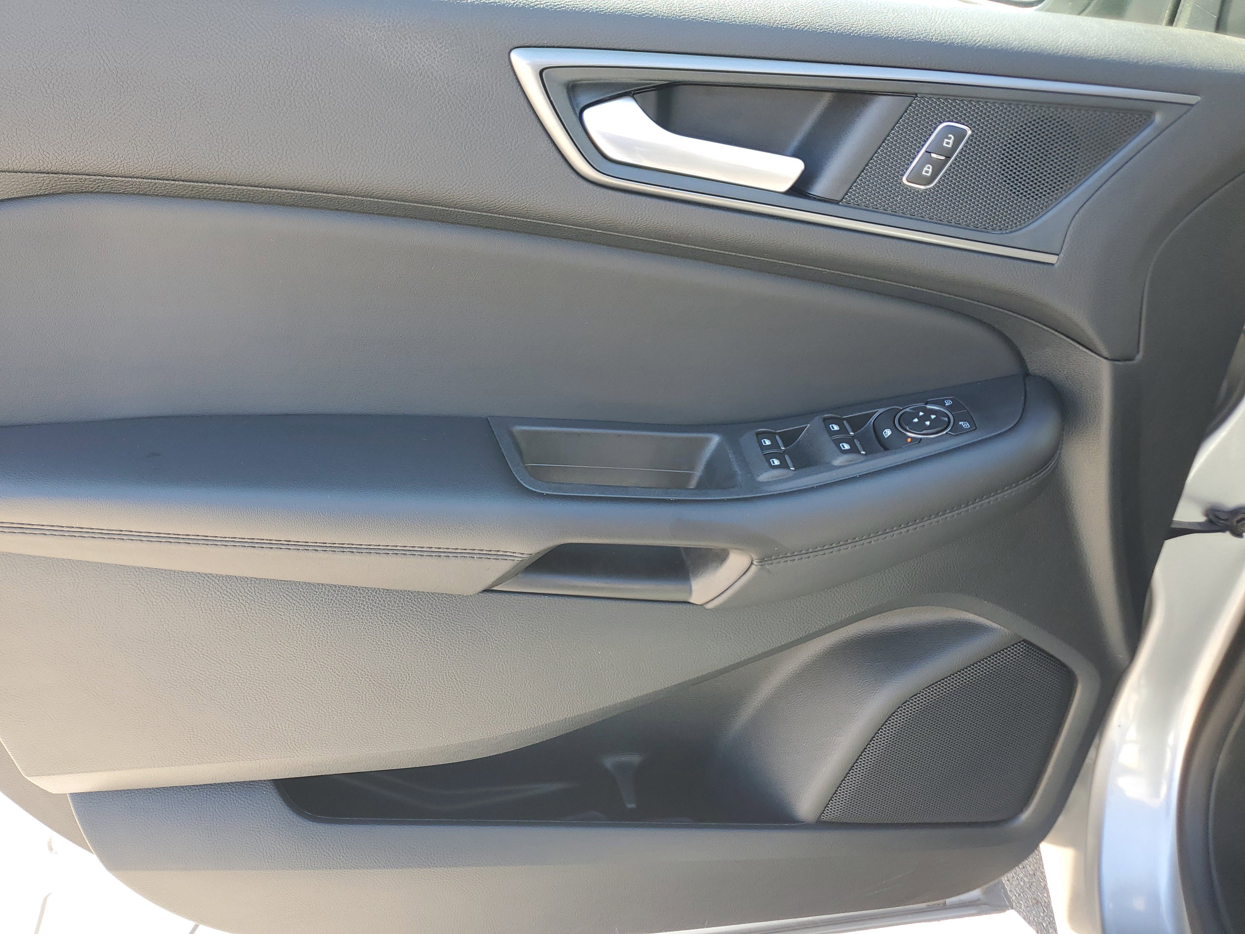 Certified 2024 Ford Edge SE w/ Black Appearance Package image 25