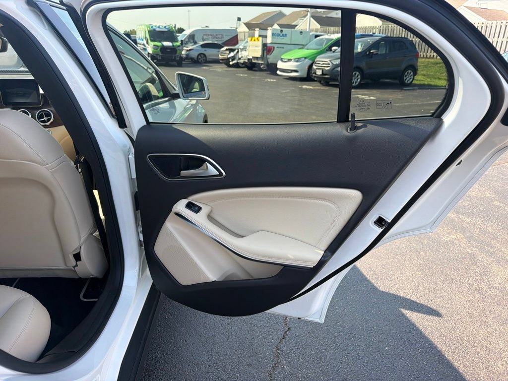 Used 2019 Mercedes-Benz GLA 250 4MATIC image 50