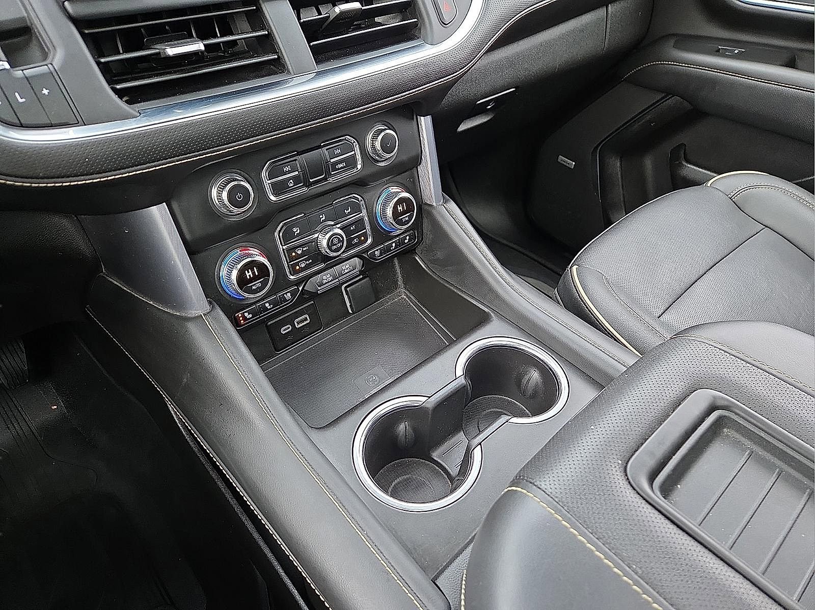 Used 2023 GMC Yukon XL SLT w/ SLT Premium Package image 25