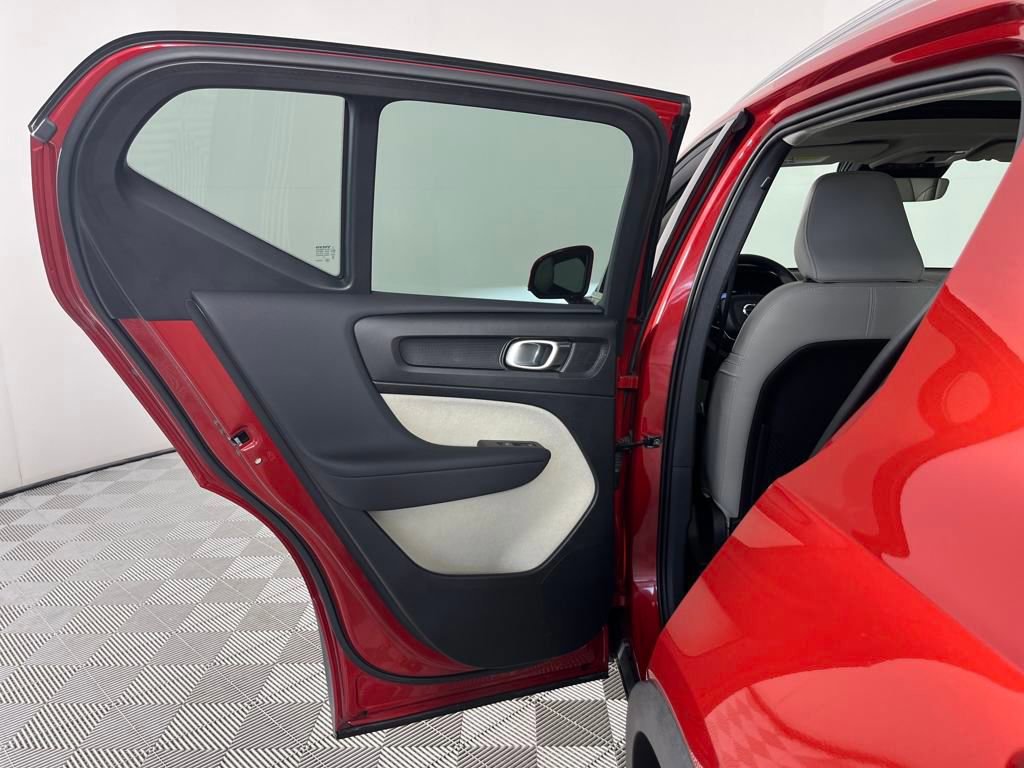 Used 2022 Volvo XC40 T5 Inscription image 12