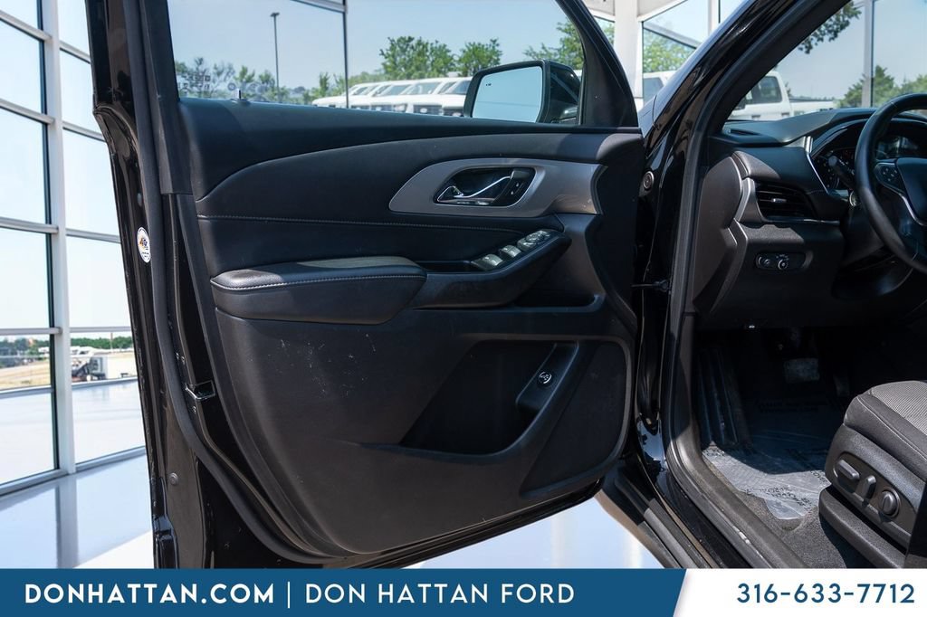 Used 2023 Chevrolet Traverse LT AWD/4WD image 15