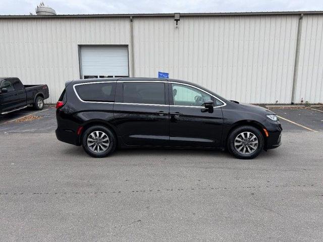 Used 2024 Chrysler Pacifica SELECT image 4