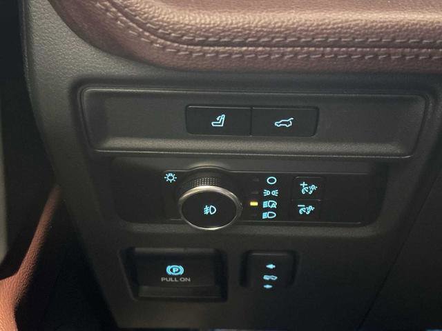 Certified 2024 Ford Expedition Limited image 17