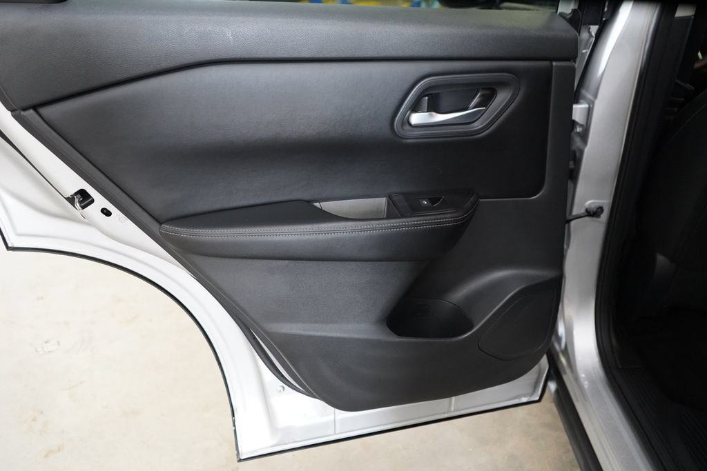 Used 2025 Nissan Rogue SV FWD image 27